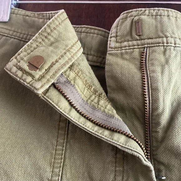 Women’s J Crew Khaki Skirt, size 8. - Picture 4 of 4